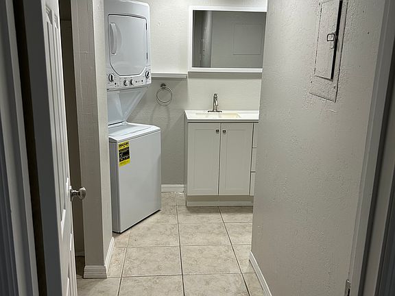 4th image of 525 Georgetown Dr #Z