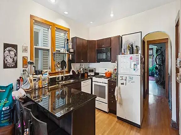 4th image of 1618 W Carmen Ave #1