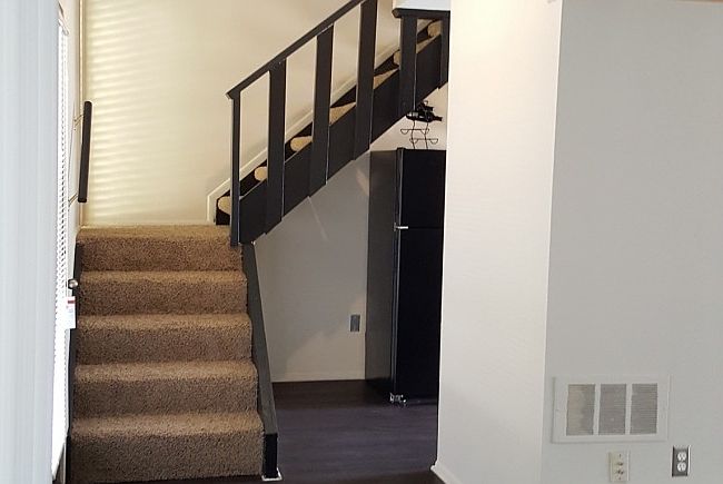 1st image of 325 E 6th St APT 8