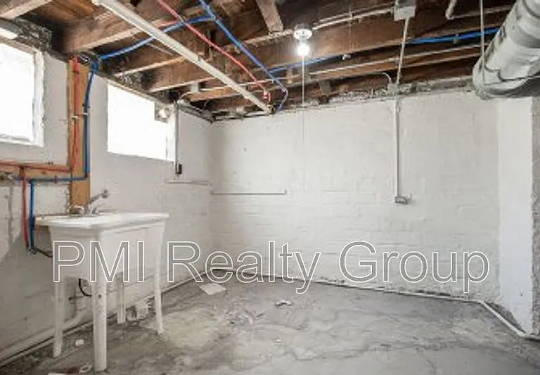 12203 Castlewood Ave — Photo 33