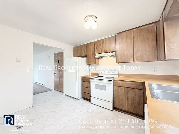3rd image of 450 Pearl St #B