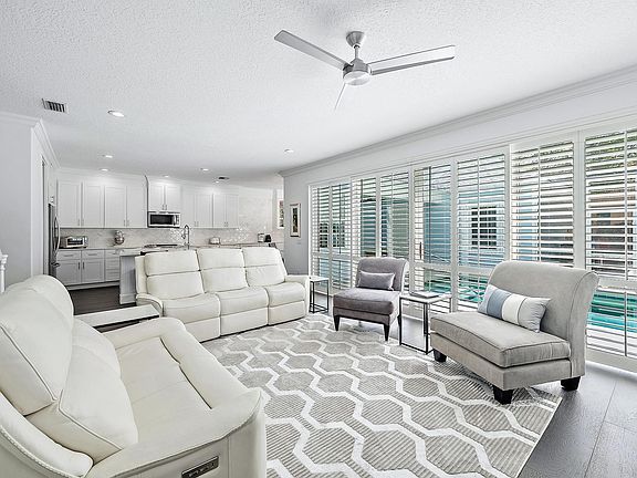 5th image of 312 Bougainvillea Drive