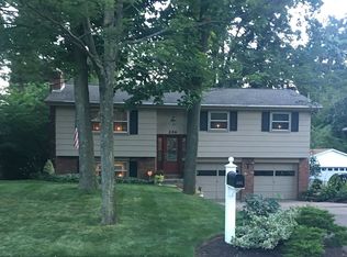 246 Lytton Rd, Coraopolis, PA 15108