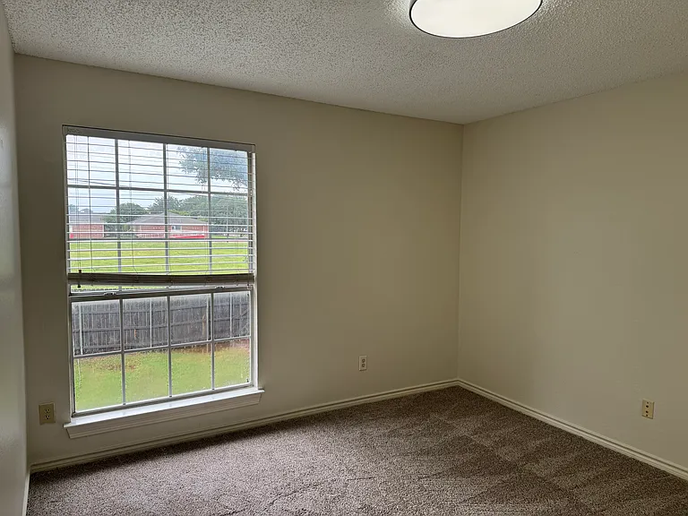 3704 Racquet Ct — Photo 14