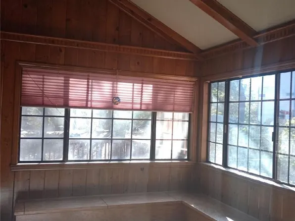 1536 Yosemite Dr, Lake Arrowhead, CA 92352