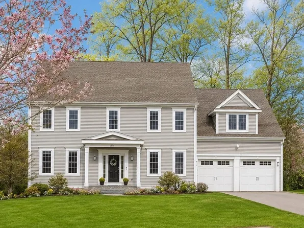 656 Shining Rock Dr, Northbridge, MA 01534