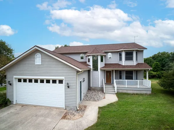 930 Peach St, Whitehall, MI 49461