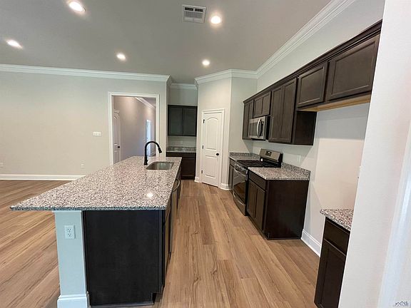 4th image of 246 Marie Claire Dr