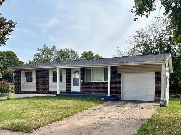 150 N Saint Charles St, Florissant, MO 63031