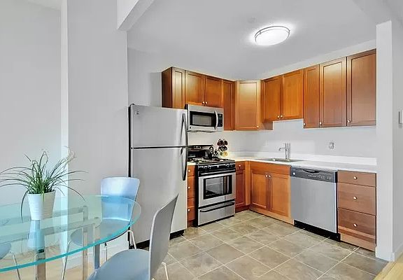 4th image of 373 Wythe Ave APT 6E