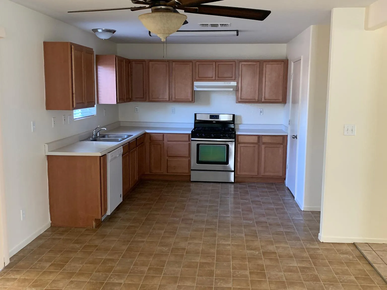 4416 W Nellis Ave — Photo 2