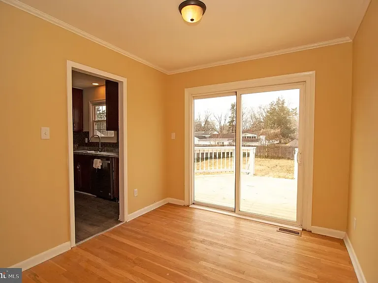 214 N Bradford St — Photo 8