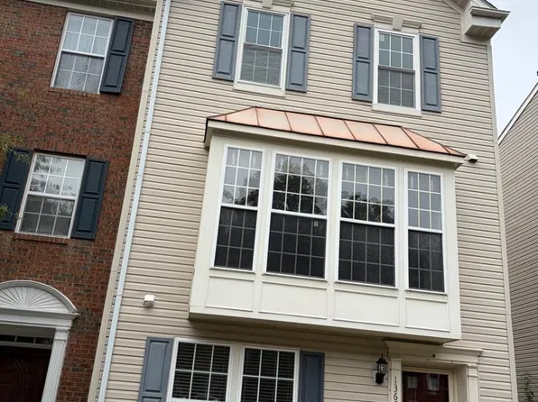 13672 Saint Johns Wood Pl, Herndon, VA 20171