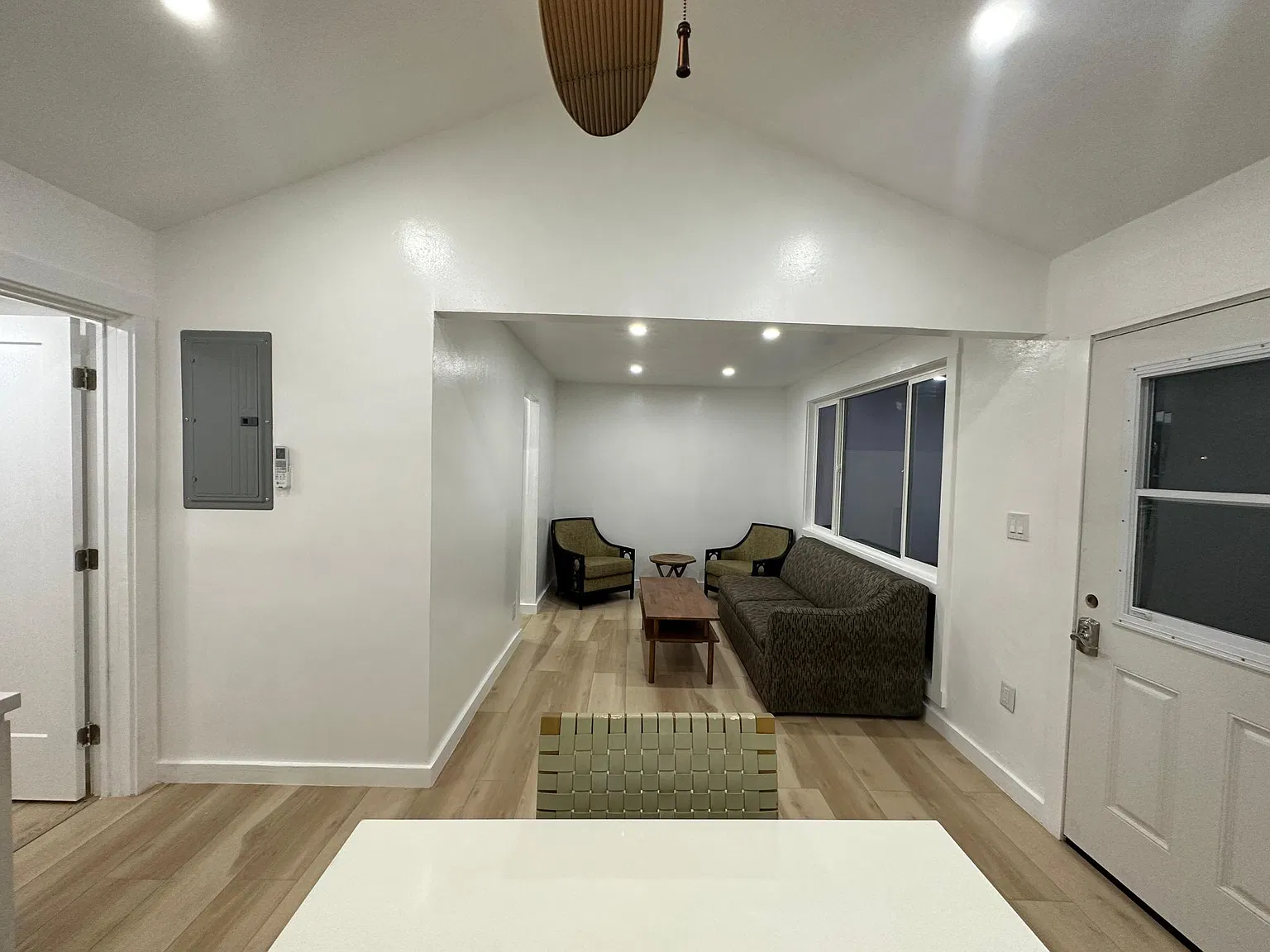 2 bed, 850 sqft, $3,200 — Photo 4