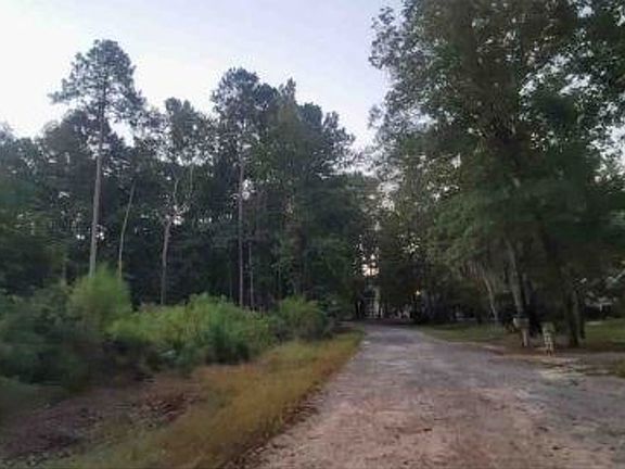 Exterior Neighborhood (street photo)