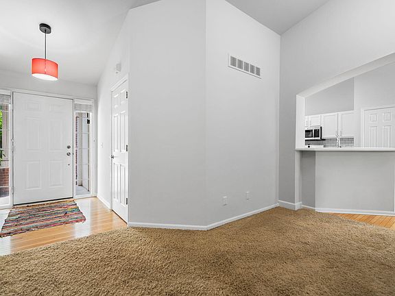 5th image of 871 Hidden Creek Dr