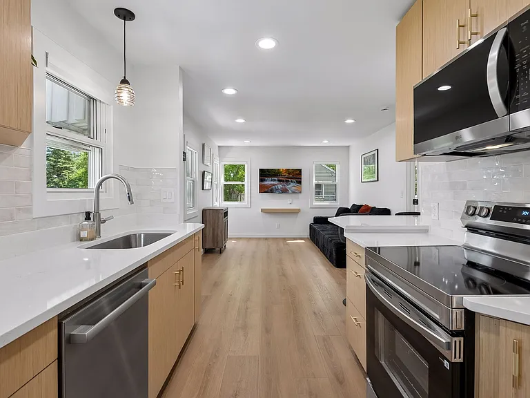 8440 Wentworth Ave S — Photo 12