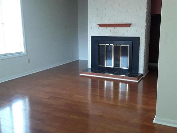 4th image of 3404 Laredo Dr #A