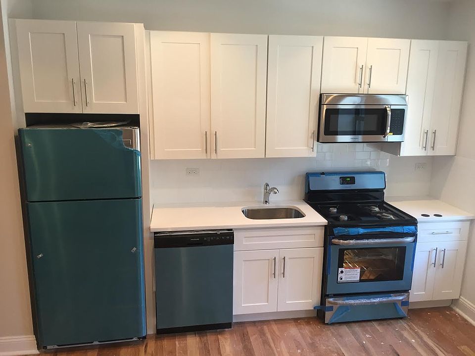 2nd image of 961 Washington Ave APT 1B