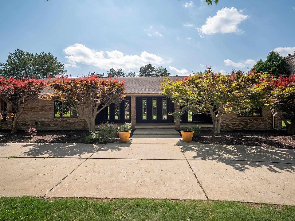 1st image of 9394 Oakmont Dr