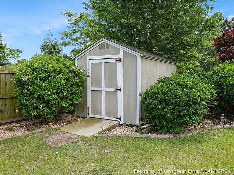 415 Highgrove Dr — Photo 47