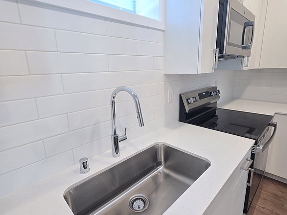 5th image of 303 16th Ave E #106