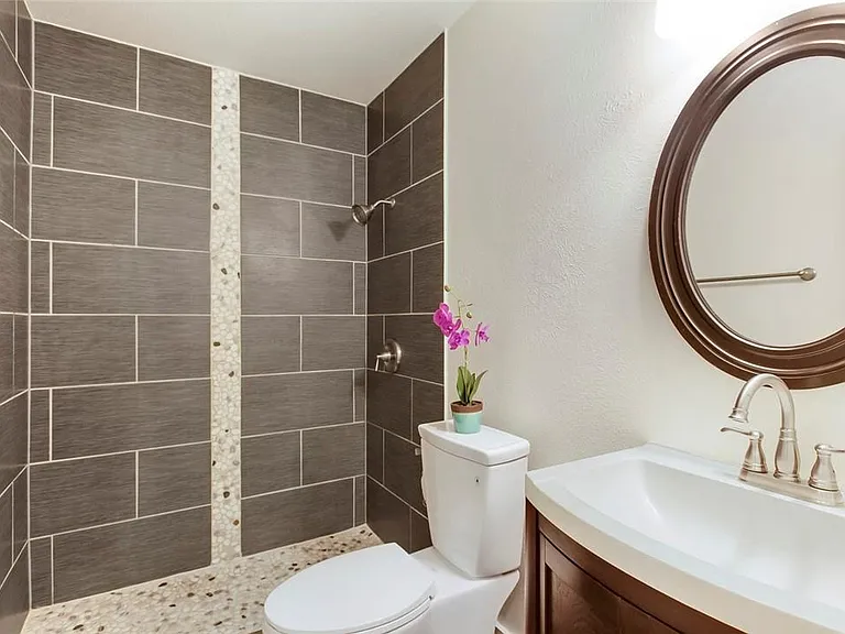 6101 Harwin Ln — Photo 11