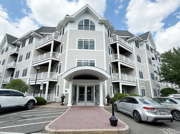 614 Pond St Unit 2406, Braintree, MA 02184