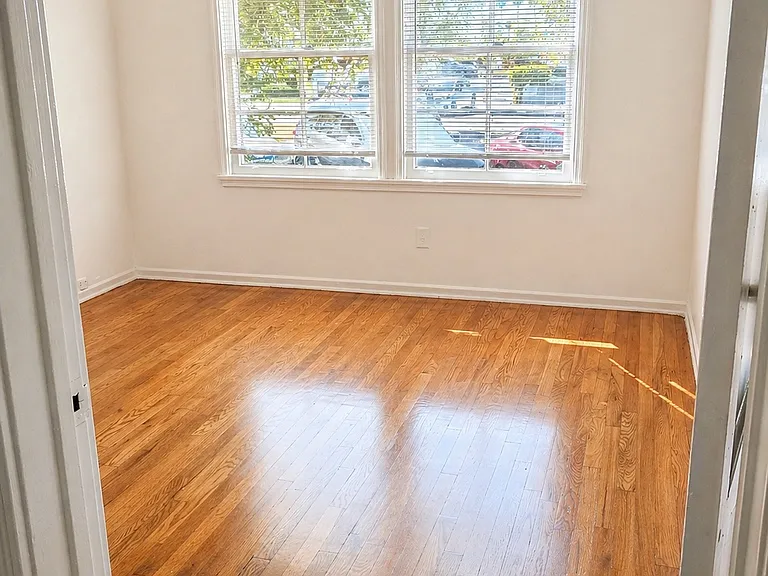 4580 California Ave — Photo 3