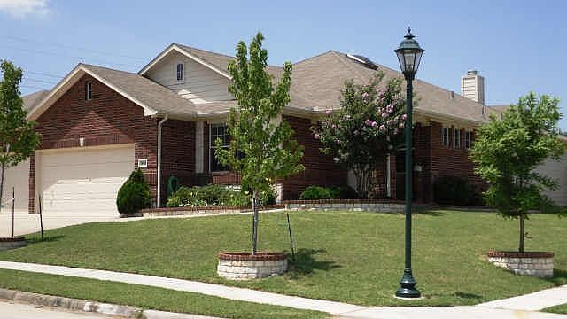 1st image of 800 Lone Pine Dr
