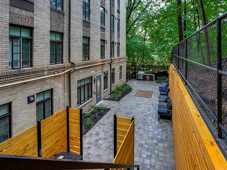 2900 Adams Mill — Photo 9