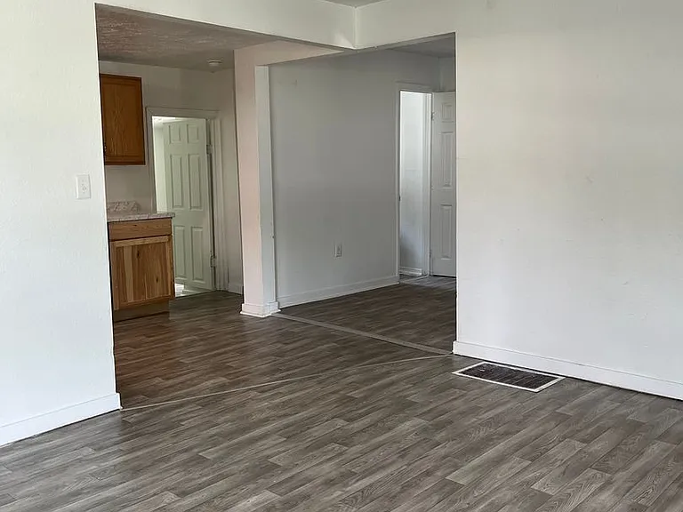 914 W Nichols St — Photo 3