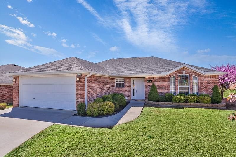 1st image of 1004 Applewood Cir