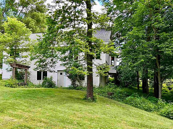 5th image of 903 Ridge Rd