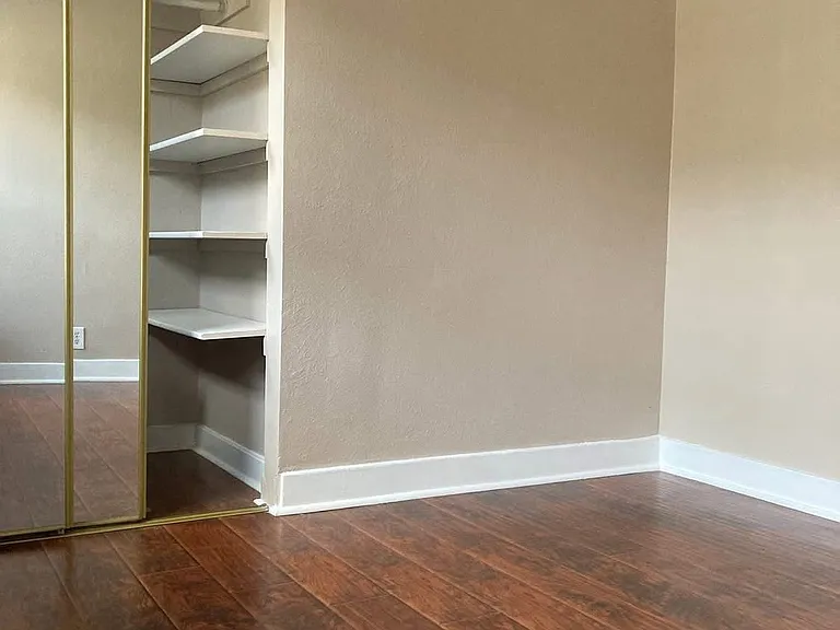 2712 Knox Ave — Photo 9