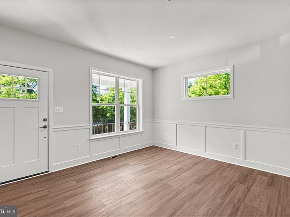 3rd image of 9344 Meredith Ave
