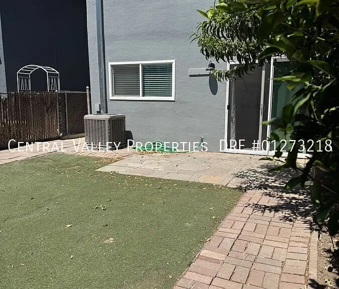 946 Sequoia Blvd — Photo 24