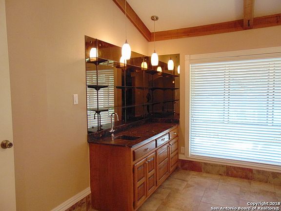 5th image of 2202 Pipestone Dr