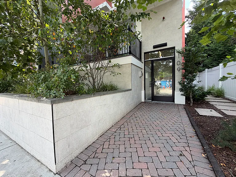 109 Prospect St #102 — Photo 24