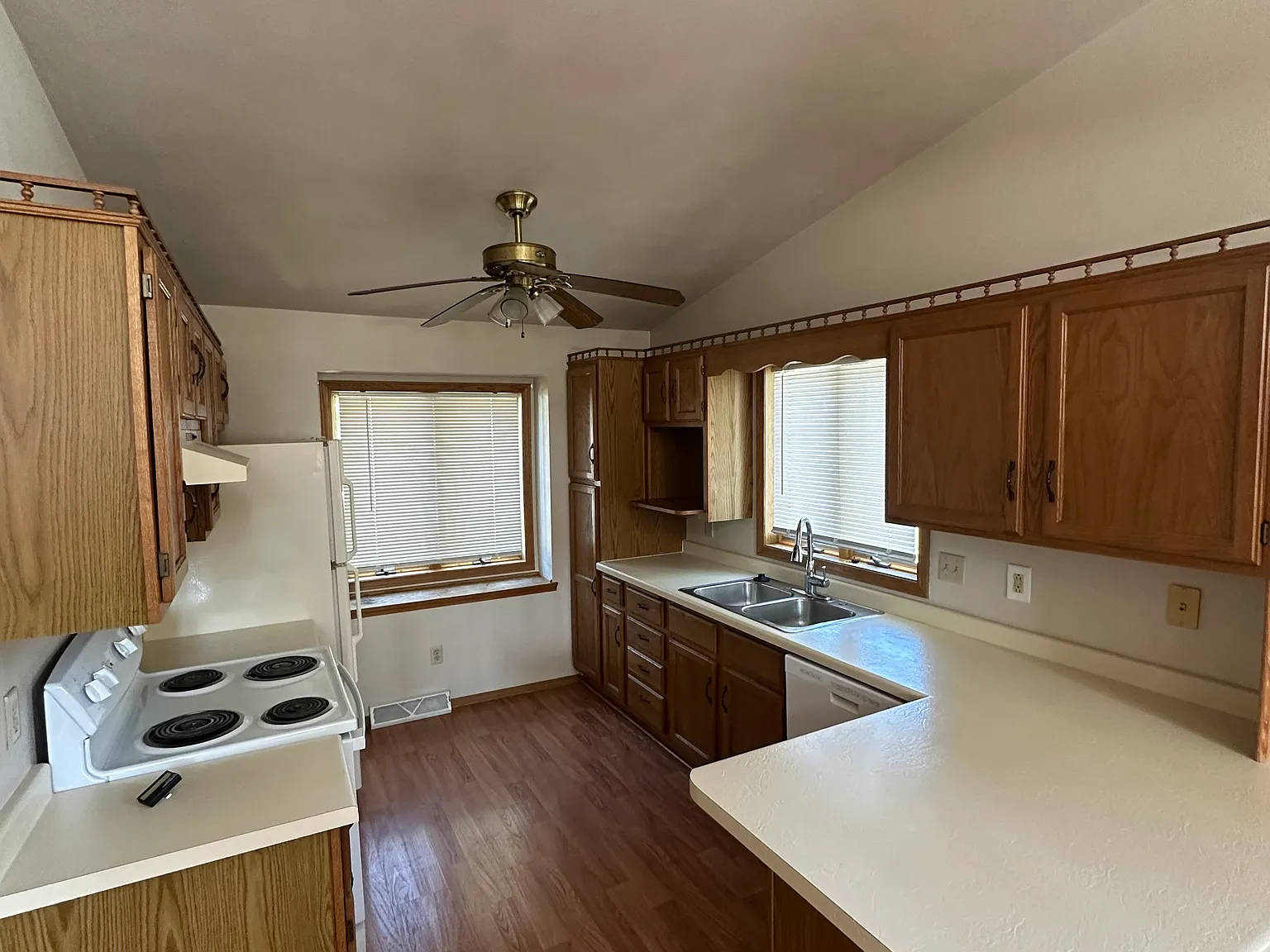 3 bed, $2,000 — Photo 3