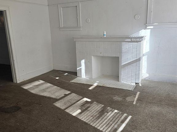 3rd image of 1732 Burlingame St