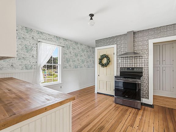 5th image of 504 Holcombe St S