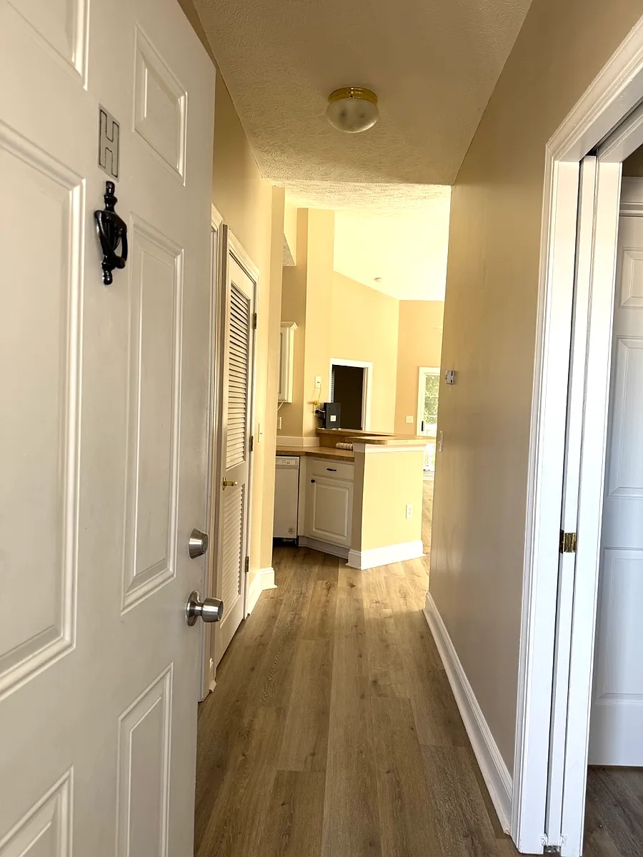 Entrance - 943 Algonquin Dr #H