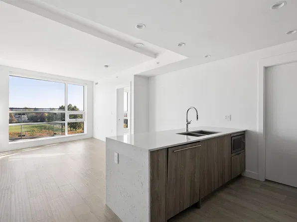 7638 Cambie St #401, Vancouver, BC V6P 3H7