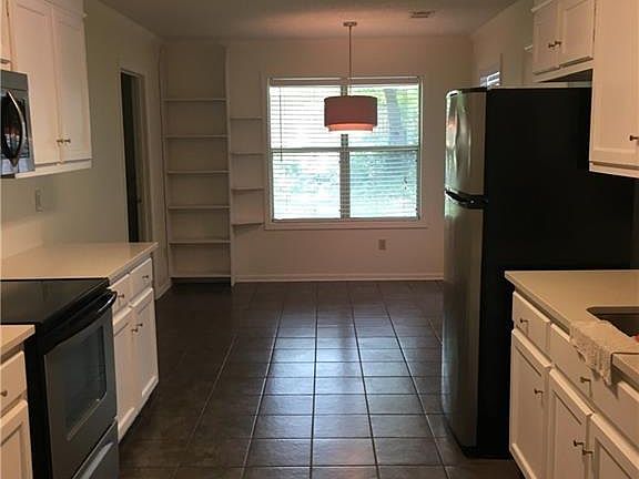 4th image of 821 Ashland Dr