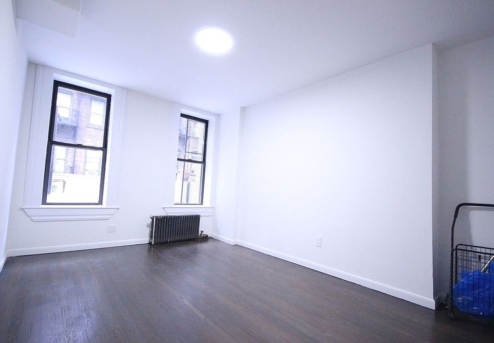 2nd image of 112 E 4th St APT B