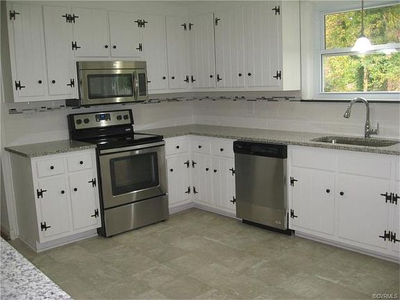 5th image of 9224 Tall Oaks Ln