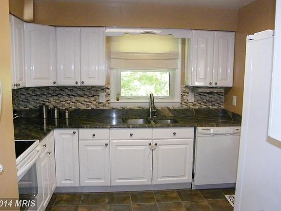 3rd image of 2126 Greenwood Dr