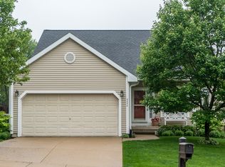 5044 Willowbend Rd NE, Cedar Rapids, IA 52411
