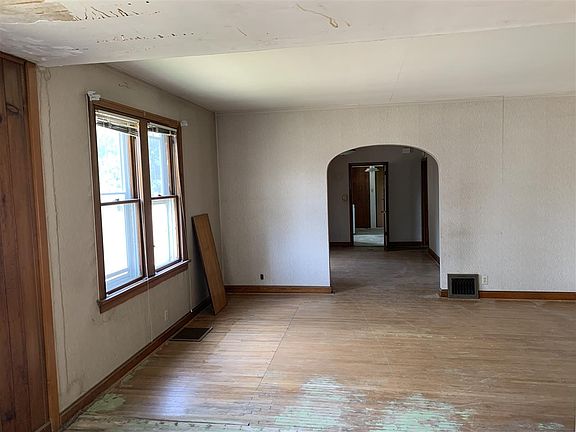 4th image of 1133 E North St